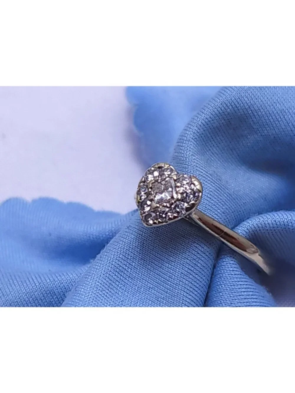 Beautiful 14K Karat Solid White Gold Designer Diamond Heart Ring - Size 6